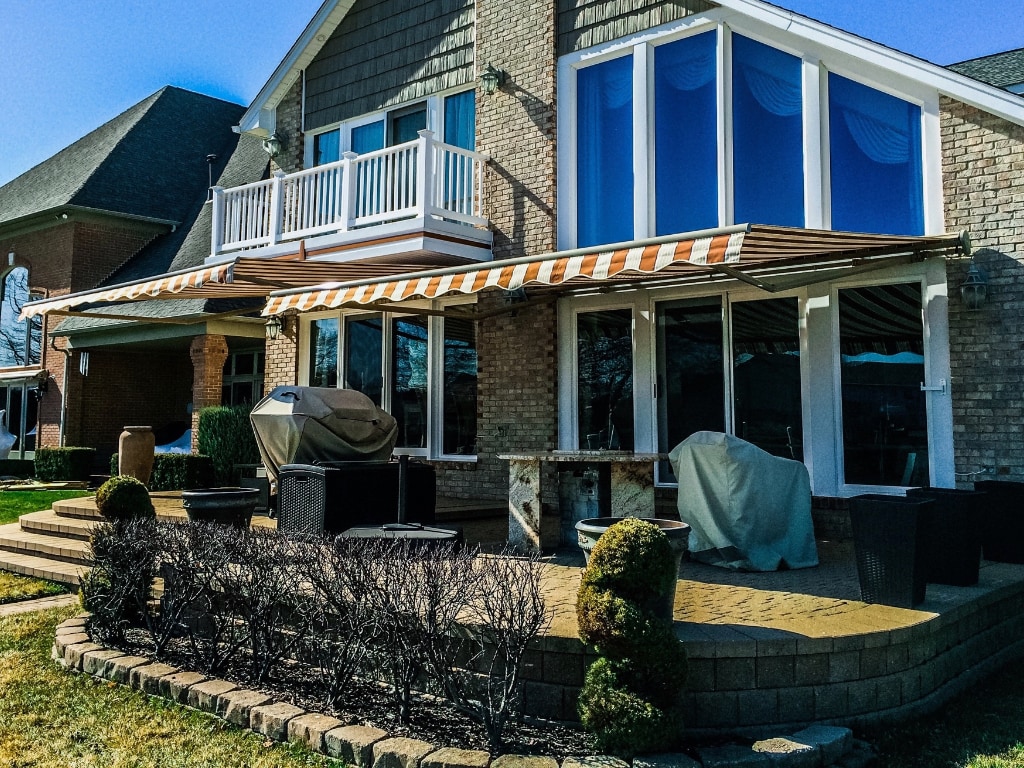 Retractable Awning for outdoor grilling.