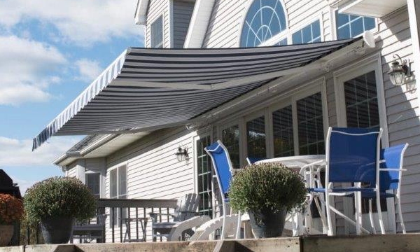 Pros and Cons of installing a retractable awning.