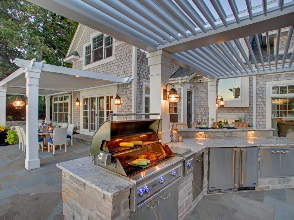 Motorized pergola outdoor kitchen