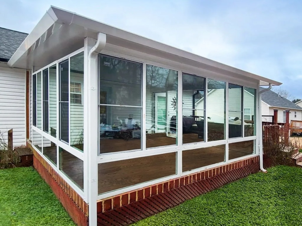 Extruded Aluminum Lumonp sunroom.